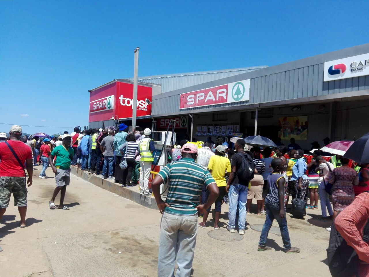 watch-police-use-rubber-bullets-teargas-at-ancyl-protest-maphumulo